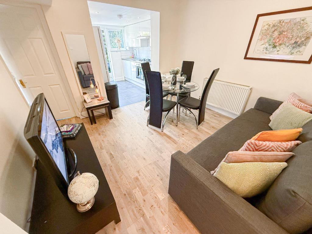 a living room with a couch and a table at 1-Bedroom flat with small garden & Paid Parking in Finsbury Park, Highbury in London