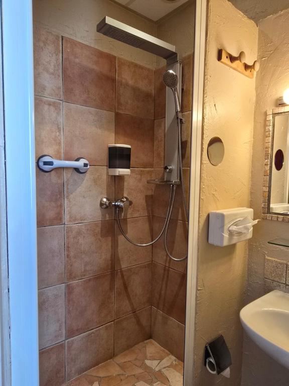 Hôtel Le Colbert - Resim 7