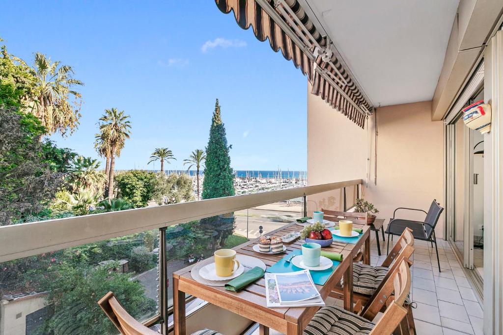 Porte De France - Apartment with Terrace - Happy Rentals