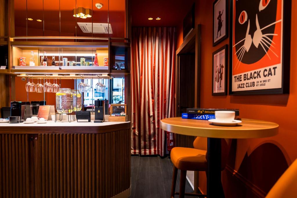 Hôtel Montparnasse Saint Germain - Resim 7