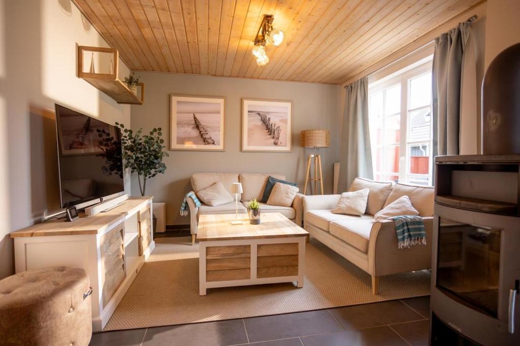 O zonă de relaxare la Seestern Greetsiel für bis zu 4 Personen - Haustiere herzlich willkommen, direkt am Hafen, Whirlpool, Kaminofen