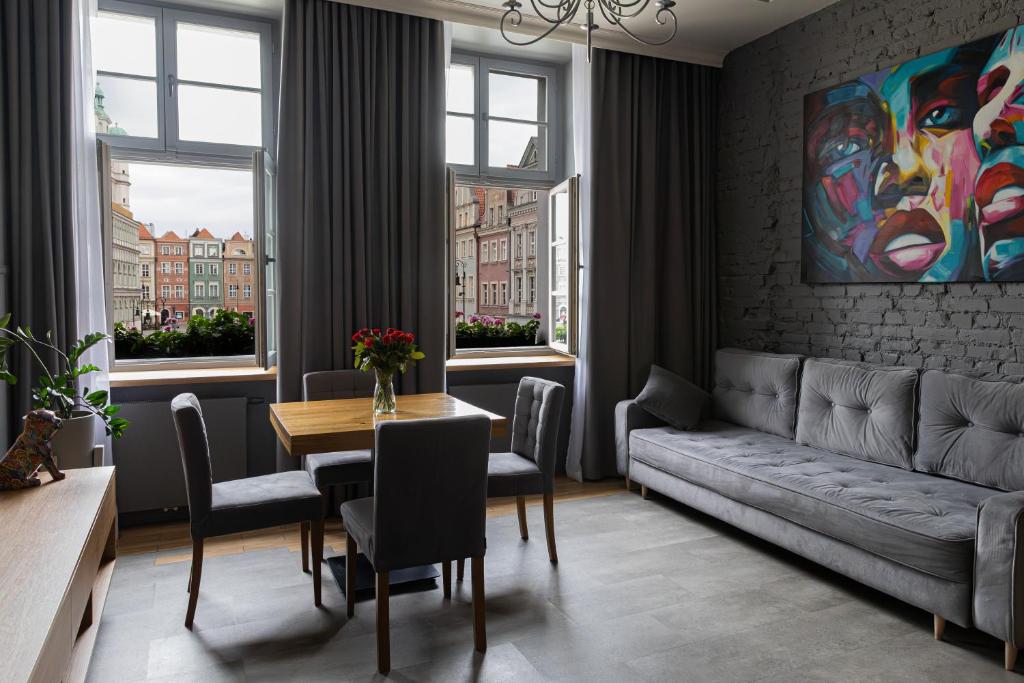 RATUSZOVA Stary Rynek Old Market PREMIUM Apartments & Restaurant AD 1954 - 1