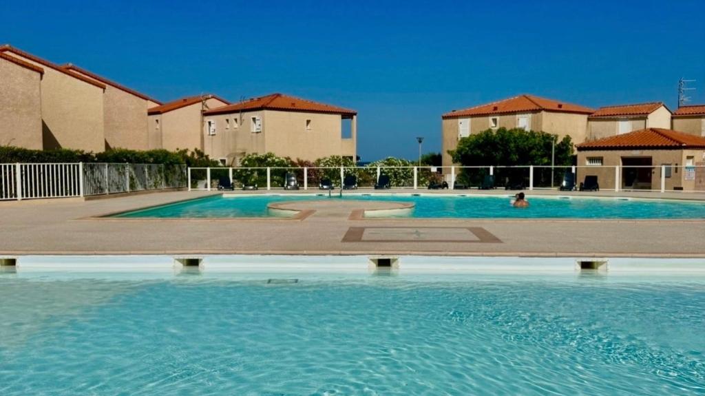 Πισίνα στο ή κοντά στο Villa front de mer et jacuzzi privatif