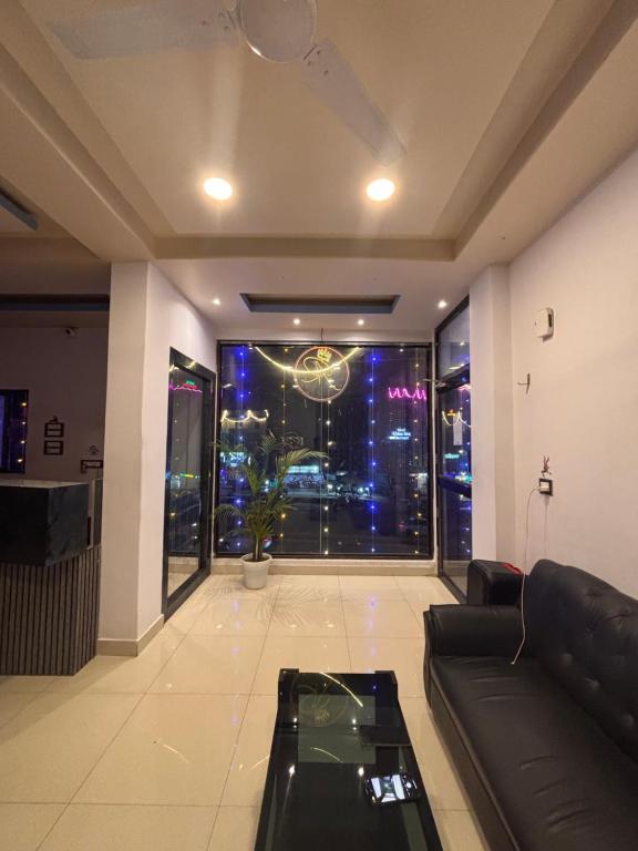 Χώρος καθιστικού στο Ashirbad Lodge