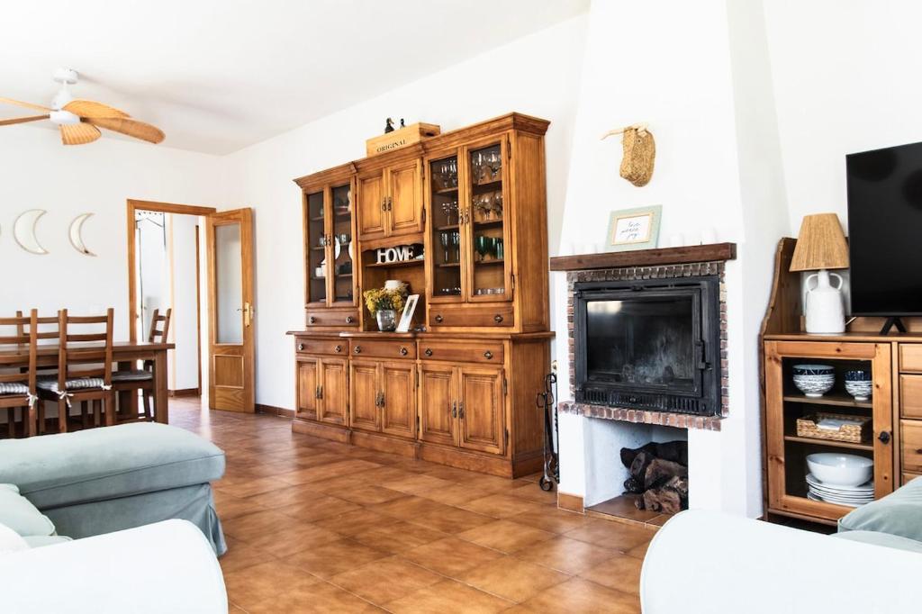 Et tv og/eller underholdning på Chalet con piscina a un paso de Segovia