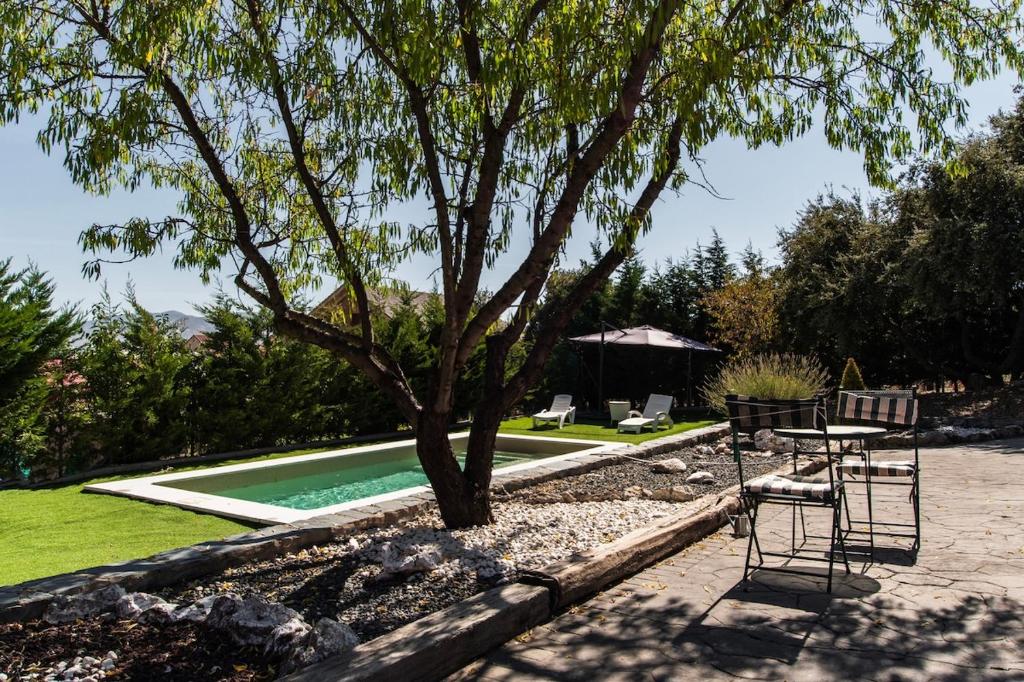 Bazén v ubytování Chalet con piscina a un paso de Segovia nebo v jeho okolí