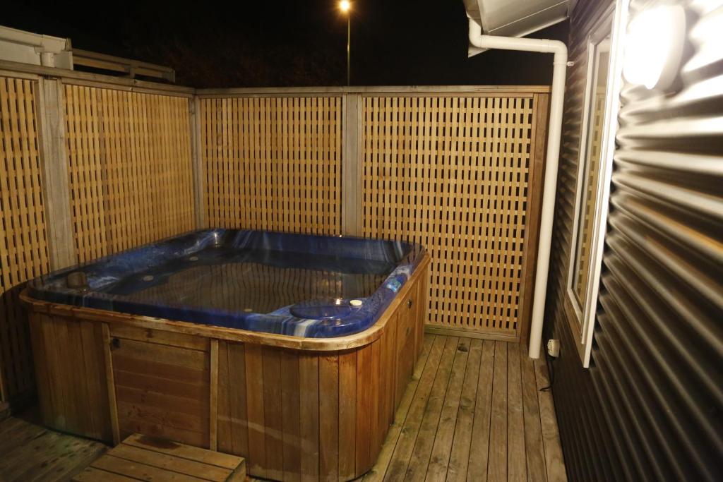 Rocky Mountain Chalets Ohakune - 高管木屋和热水浴缸
