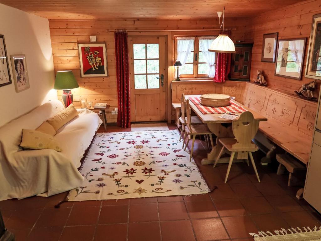 Χώρος καθιστικού στο Apartment Rodas Soura 5 by Interhome