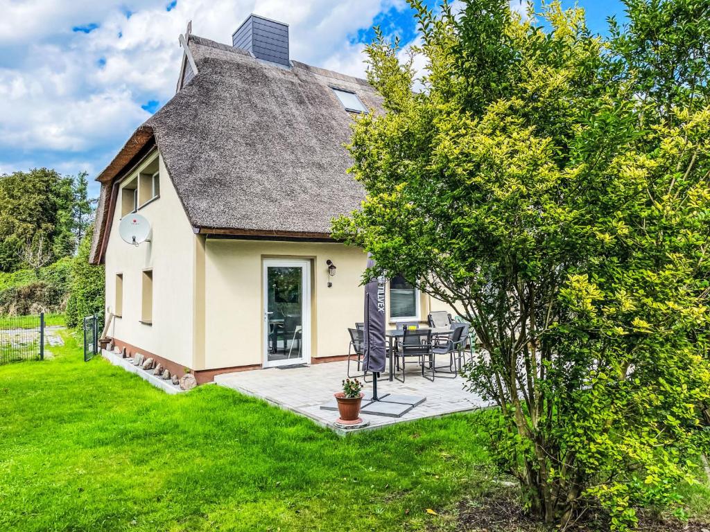 Zahrada ubytování Holiday Home Emilie by Interhome