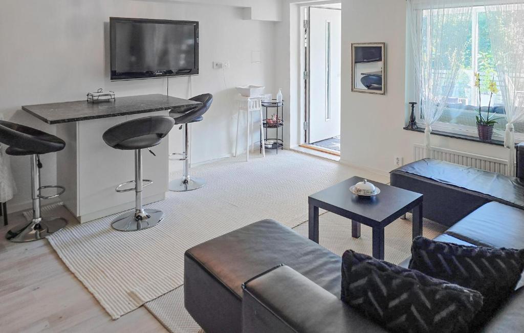 een woonkamer met een bank en een tafel bij 2 Bedroom Cozy Home In Skärholmen in Stockholm