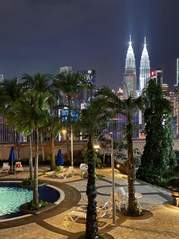Πισίνα στο ή κοντά στο Luxhouz Suites at Times Square Kuala Lumpur