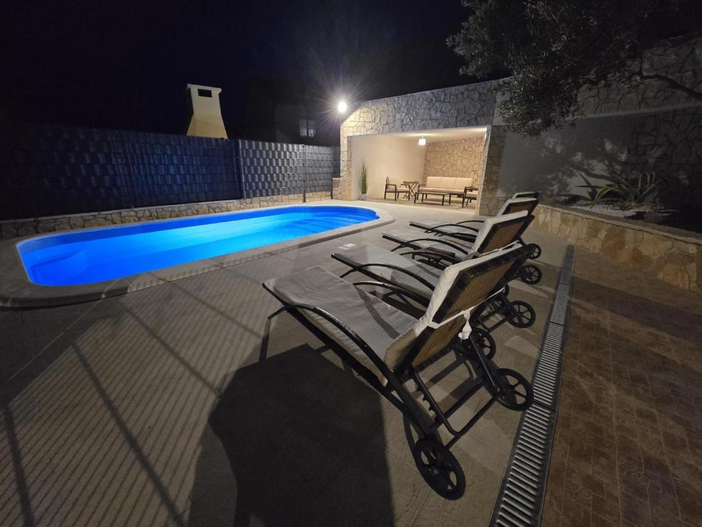 Πισίνα στο ή κοντά στο Holiday Home Jakasa