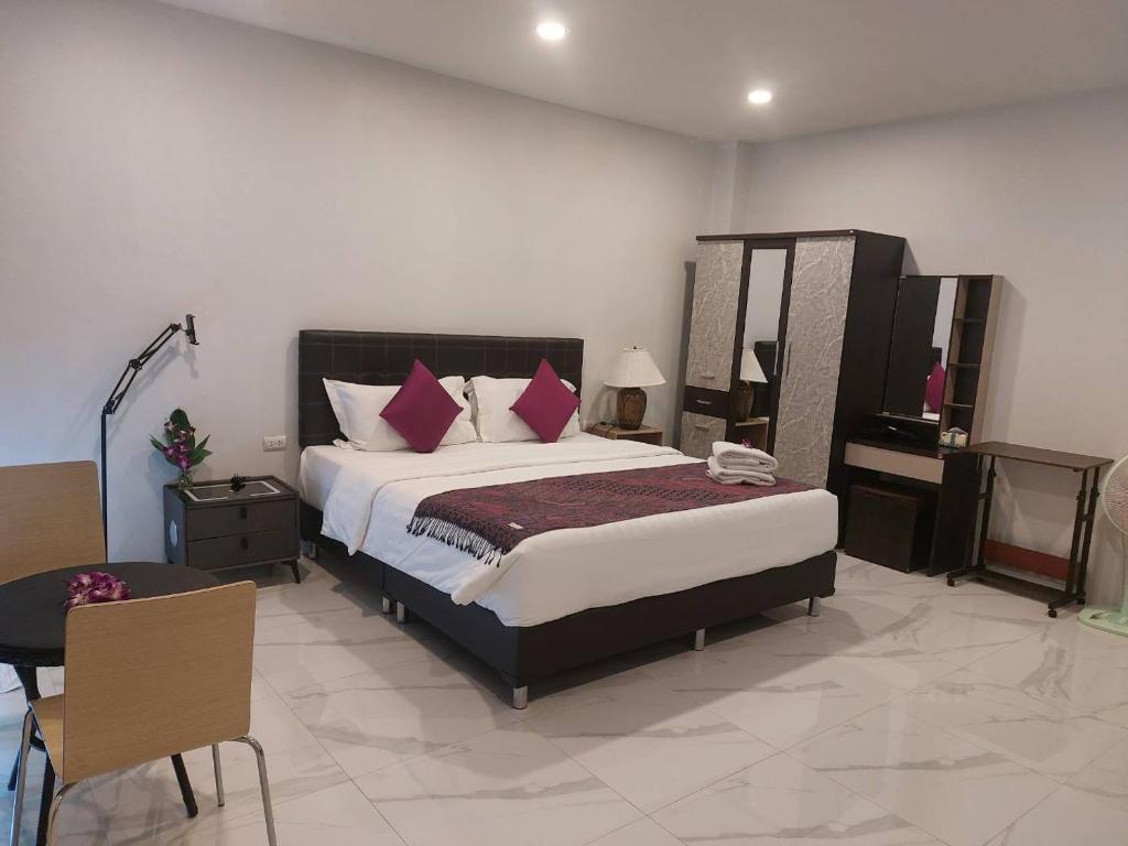 PR ROOM FOR RENT - 17