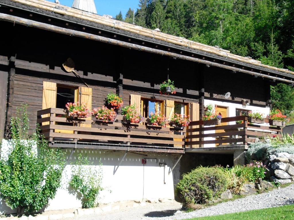 En have udenfor Chalet de La Serraz
