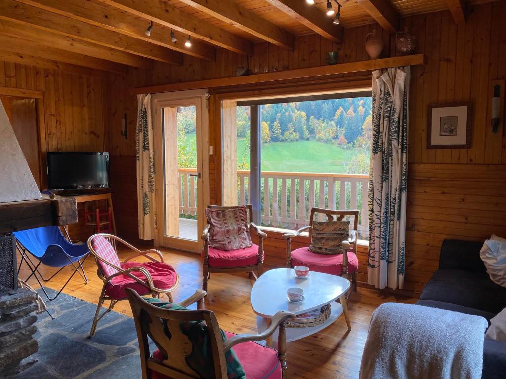 Svetainės erdvė apgyvendinimo įstaigoje Chalet Le Lezard