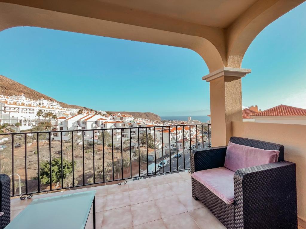 Castle Harbour, Heated Pool, AC and Ocean View, LC517