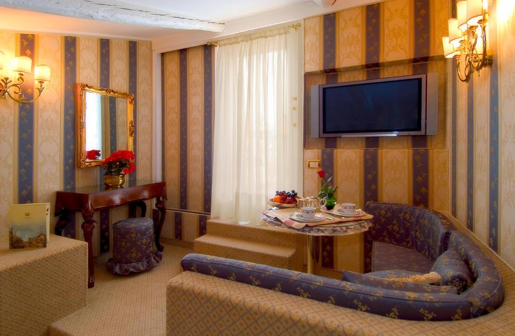 TV a/nebo společenská místnost v ubytování Hotel Concordia