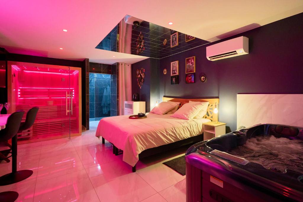 L'Amoria - Suite Romantique moderne avec Jacuzzi & Sauna