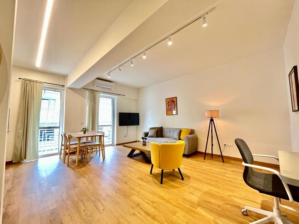 Dafne Athens renovated apartment 170m from Metro