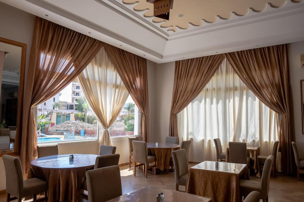 Intouriste Hôtel & Suites - Familiestudio