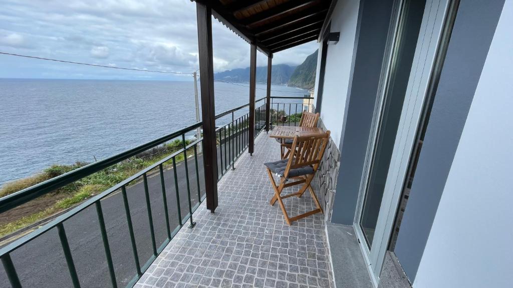a balcony of a house with a view of the water at Casas das Hortas, Apartamento Vista Mar in Seixal