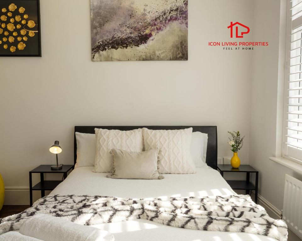 Voodi või voodid majutusasutuse Luxury 5BR House with Jacuzzi plus Gym - 1 BR Garden Self-Contained Suite in Garden -booked separately- toas