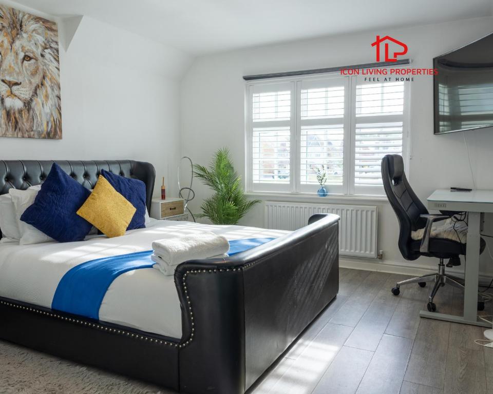 a bedroom with a bed and a desk and a chair at Luxury 5BR House with Jacuzzi plus Gym - 1 BR Garden Self-Contained Suite in Garden -booked separately- in Basildon