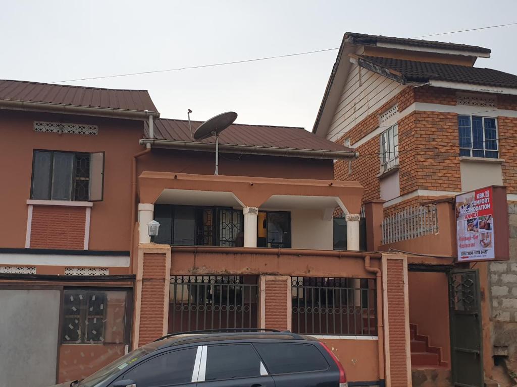 El edificio en el que está la casa de huéspedes