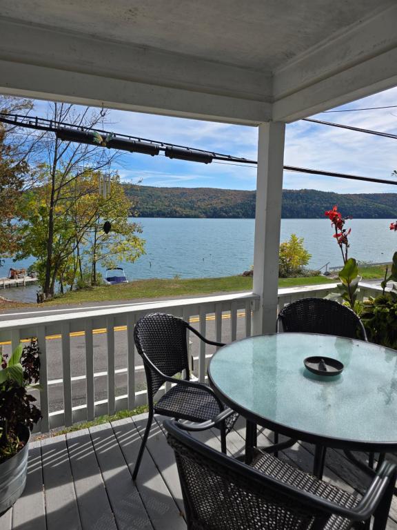 Lake View Motel - Two-Bedroom Cottage