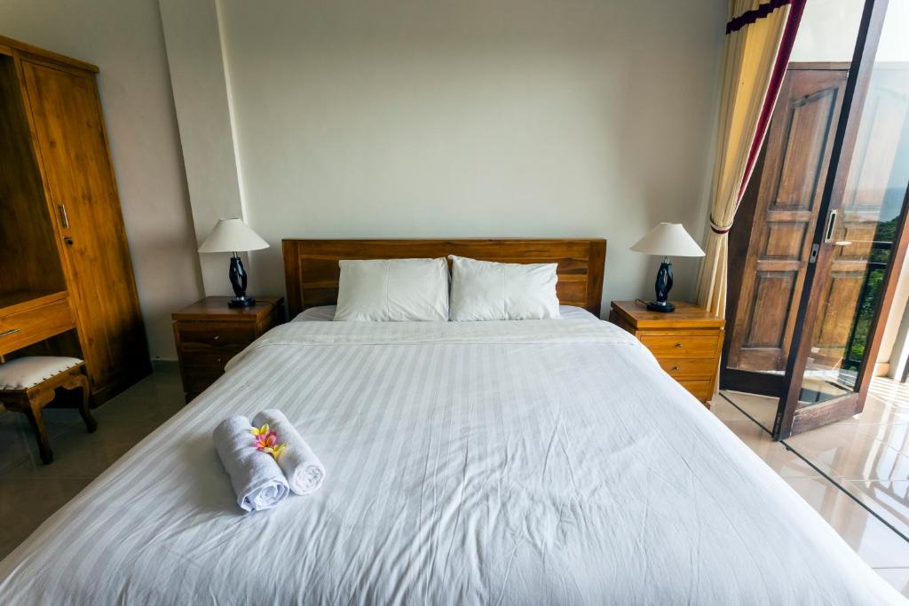Waroeng Surya Home Stay - Deluxe Double Or Twin Room With Balcony