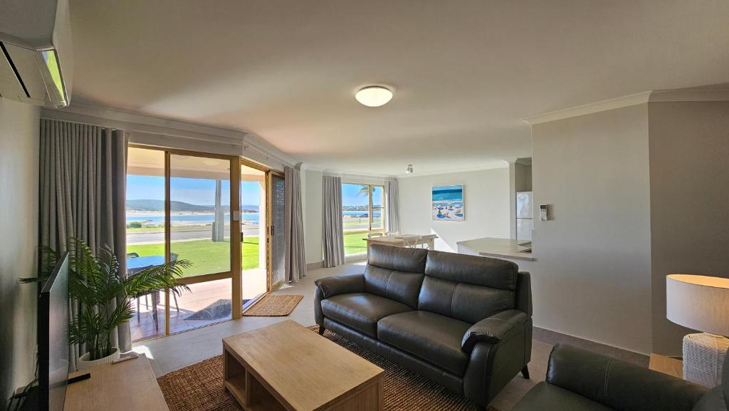 Posezení v ubytování Pelican Shore Villa 3- Kalbarri, WA