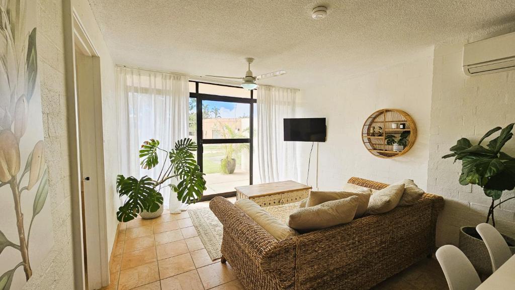 Et tv og/eller underholdning på Riverview Kalbarri 47 | Poolside | Pool | Sleeps 4