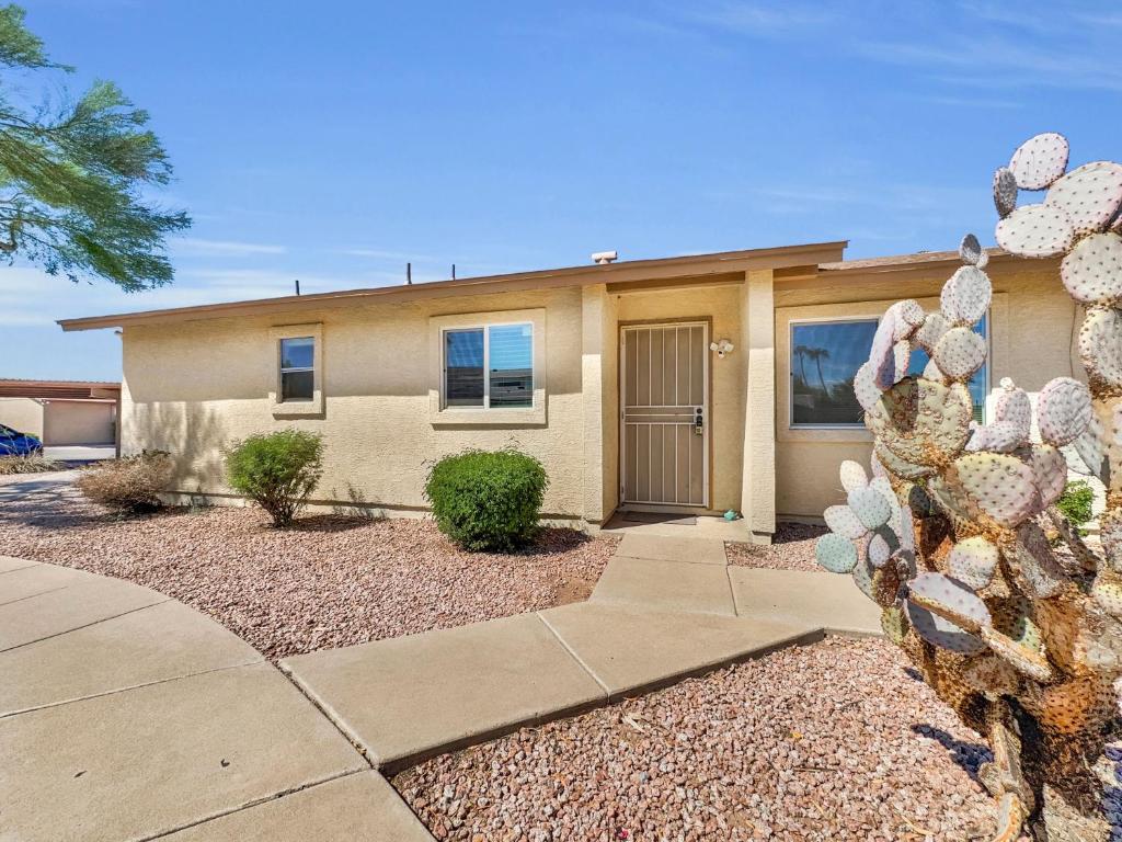 a house with a cactus in front of it at Silk Oak Tempe in Tempe
