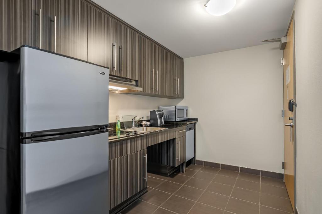 Best Western Plus Airport Inn & Suites - Resim 24