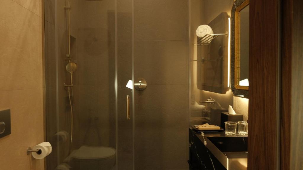 Vannituba majutusasutuses Hotel Indigo Batumi - Old Town by IHG