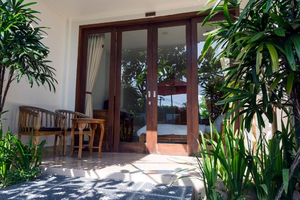Waroeng Surya Home Stay - Deluxe Double Or Twin Room With Pool Access