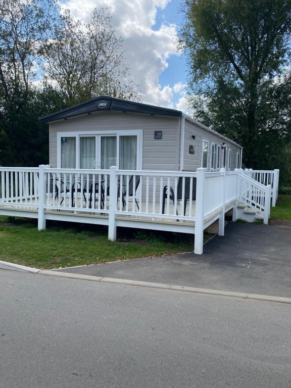 タターズホールにあるChrystall Caravan Tattershall Lakesのギャラリーの写真