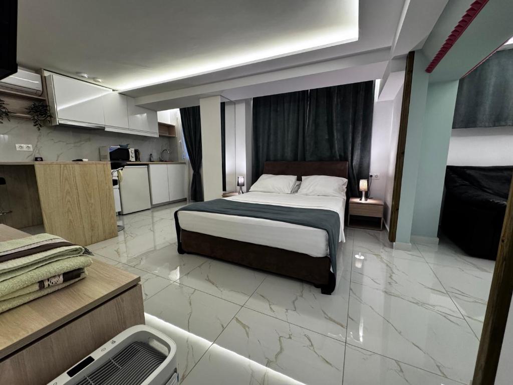 Athens Stay 40
