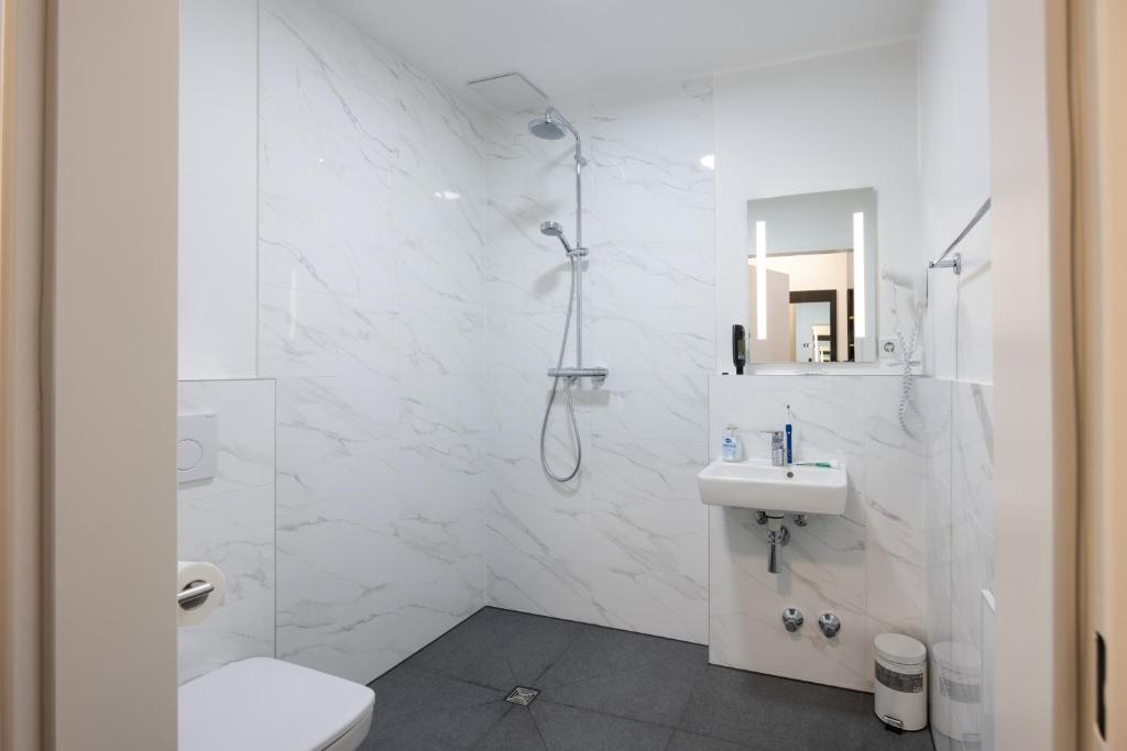 Panorama Hotel Rheinkrone - Deluxe Double Room With Sea View