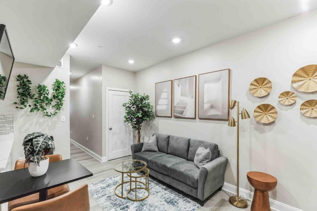 a living room with a couch and a table at Large 2BR in Old City that Sleeps 8 in Philadelphia