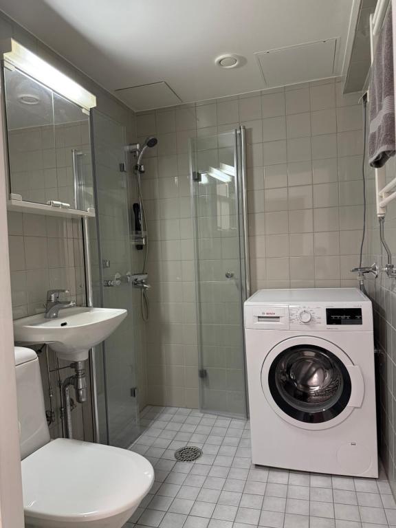 Koupelna v ubytování 10 mins to Helsinki center, Nordic apartment