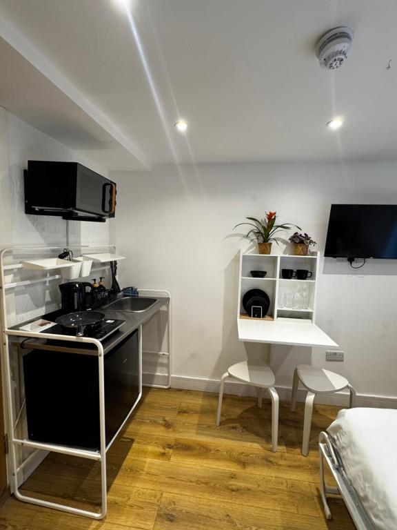 Townhouse Studio with Kitchen & Ensuite - Great Location - Resim 28