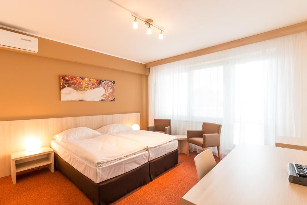 Postel nebo postele na pokoji v ubytování Hotel Krystal