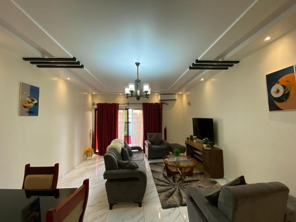 a living room with couches and a table at Nouvelle route omnisports meublé in Yaoundé