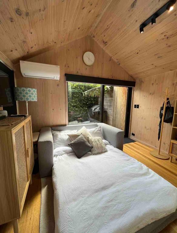 Modern home in prime location! - Resim 2