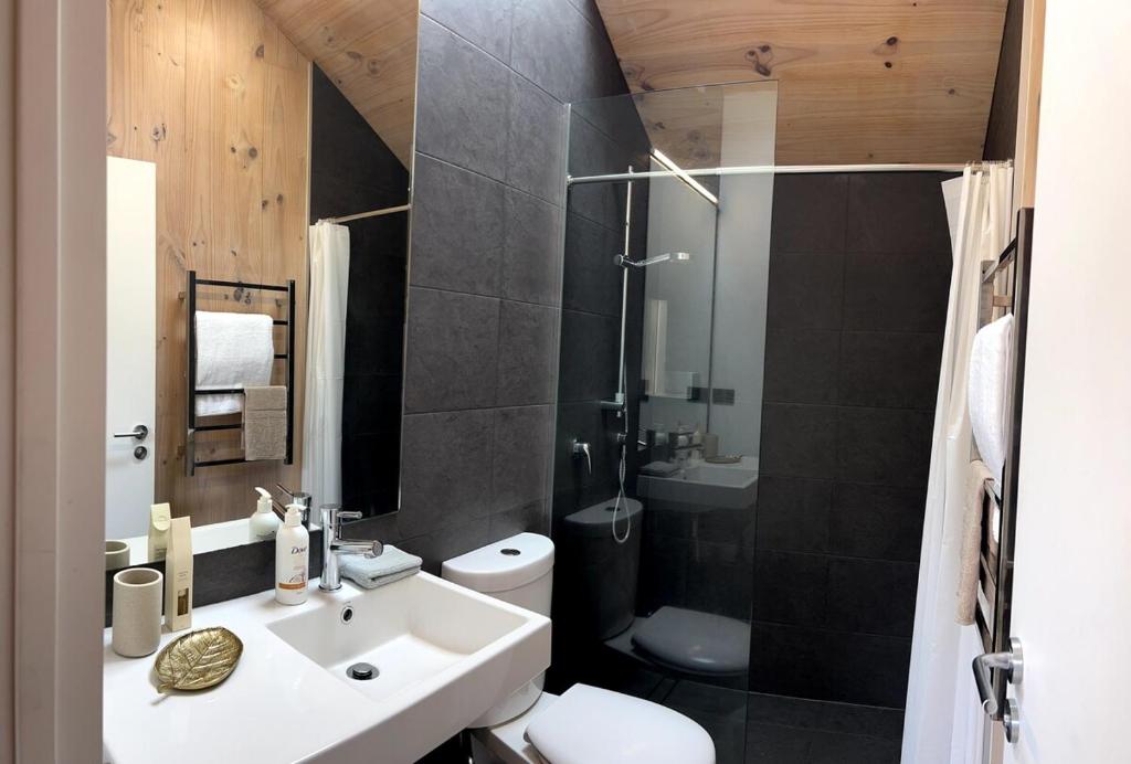 Modern home in prime location! - Resim 18