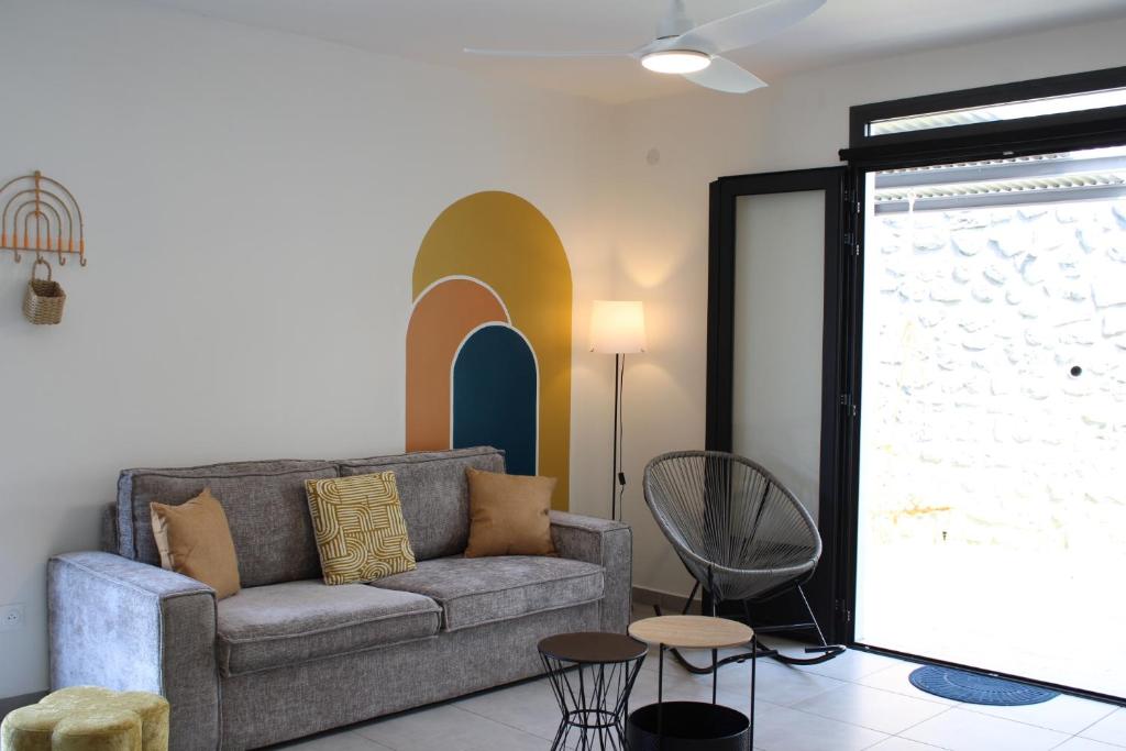 Ruang duduk di L'Ecrin Bohème