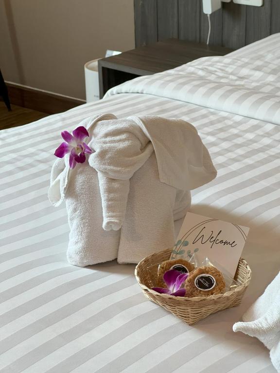 
Honeymoon Nude Gallery
