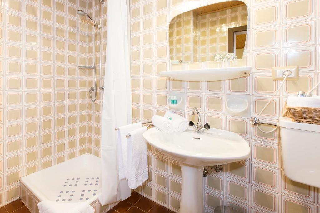 Koupelna v ubytování Hotel Chalet Olympia