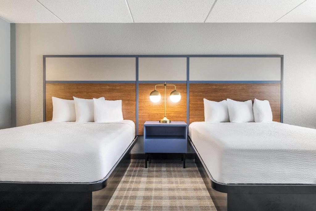 AmericInn by Wyndham Mounds View Minneapolis - Deluxe Corner Room With 2 Queen Beds, Non-Smoking